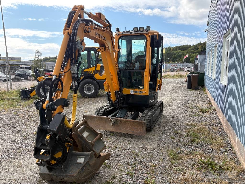 Hyundai R25Z-AK, Lång sticka Miniexcavadoras