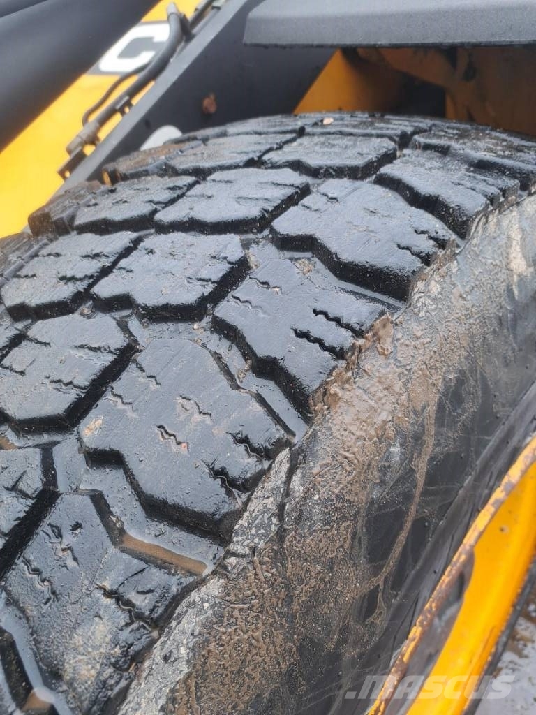 JCB 417 HT Kolesni nakladalci