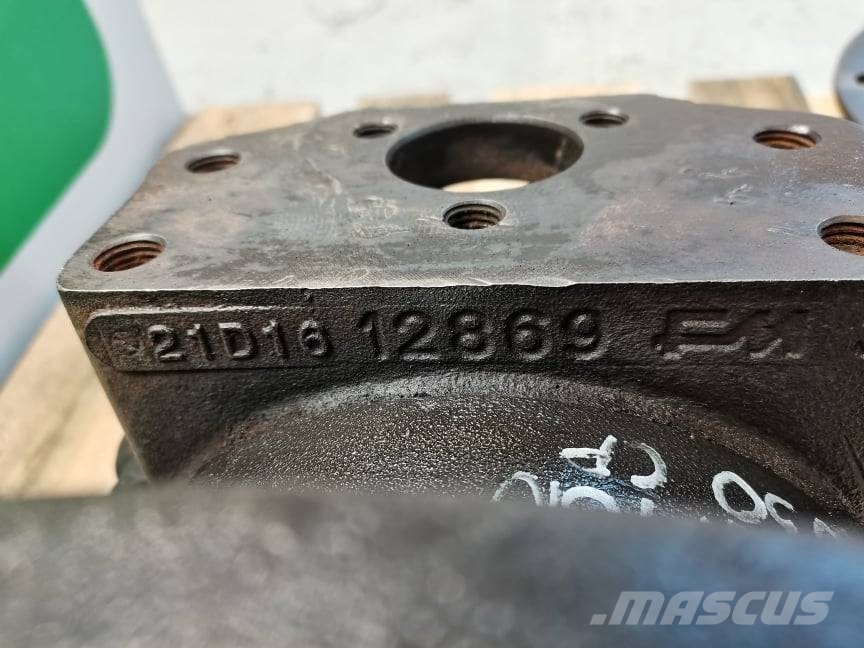 JLG 307 crossover Carraro 12869} 軸