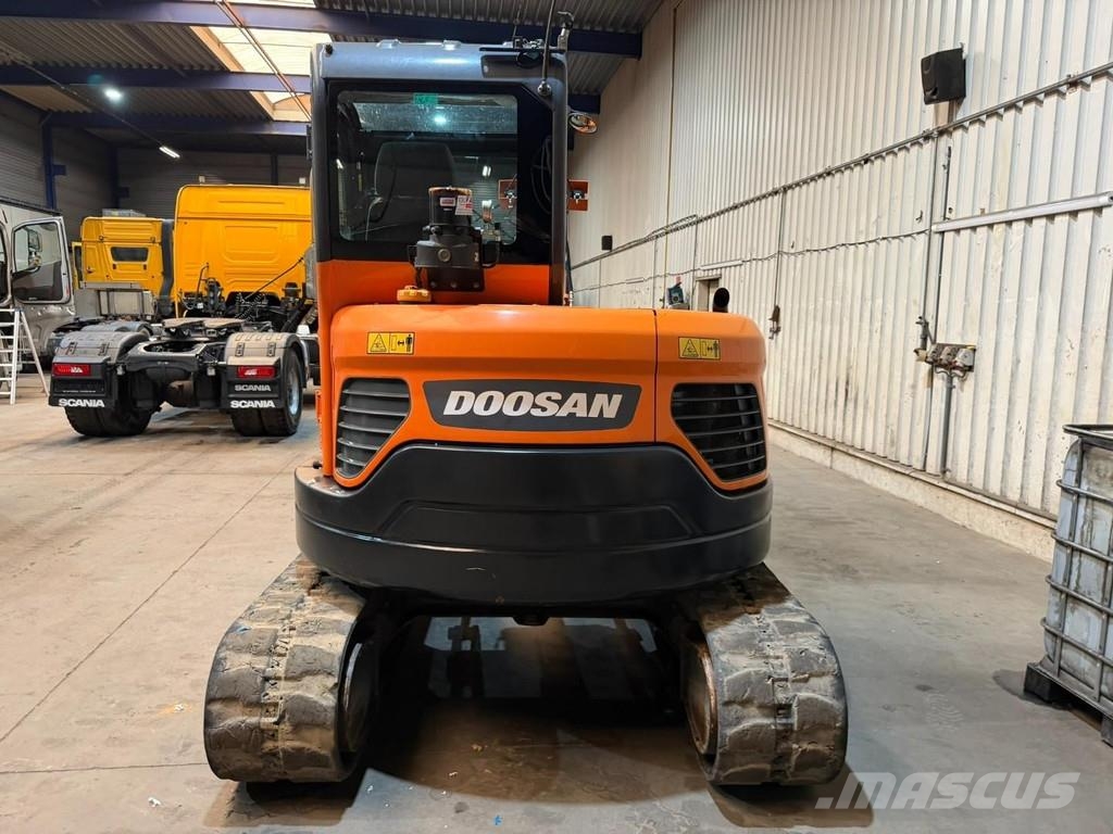 Doosan DX 62 R-3 6.2T - *FULL HYDR - *CENTRAL GREASING* - Minigraafmachines < 7t