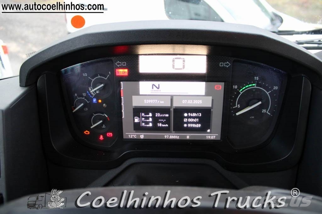 Renault T 380 Camiones con caja de remolque