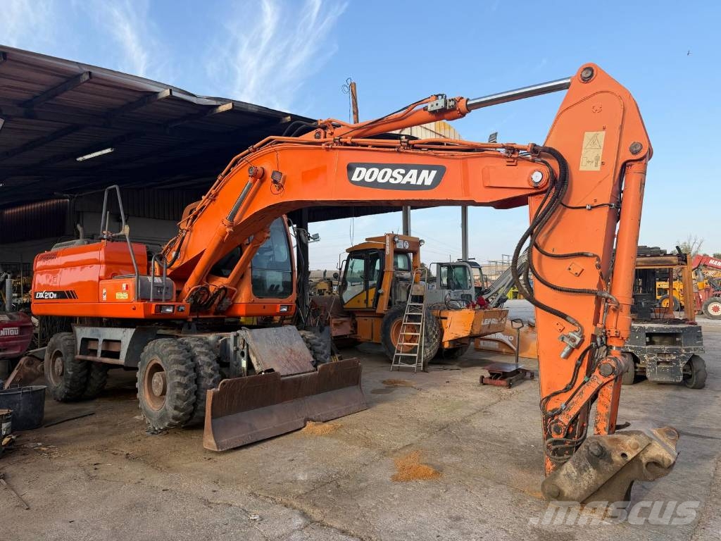 Doosan DX 210 W Wielgraafmachines