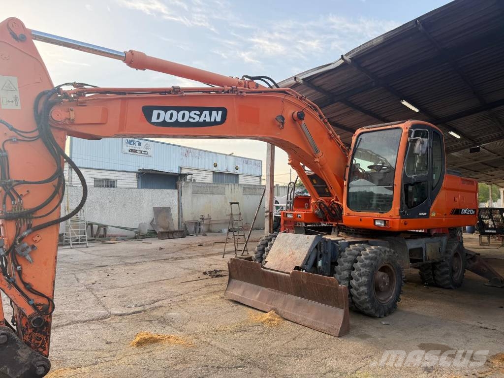 Doosan DX 210 W Wielgraafmachines