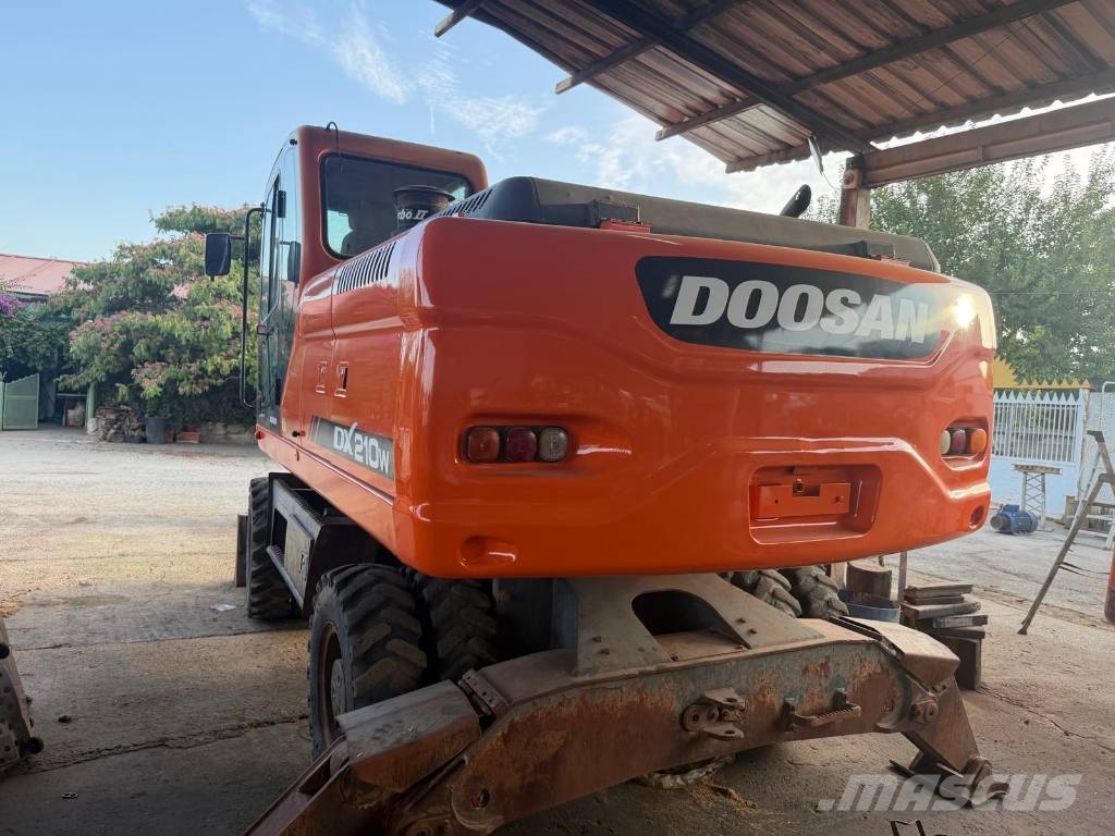 Doosan DX 210 W Wielgraafmachines