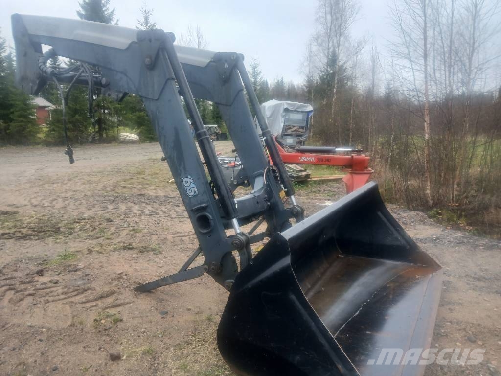 New Holland T7040PCE الجرارات
