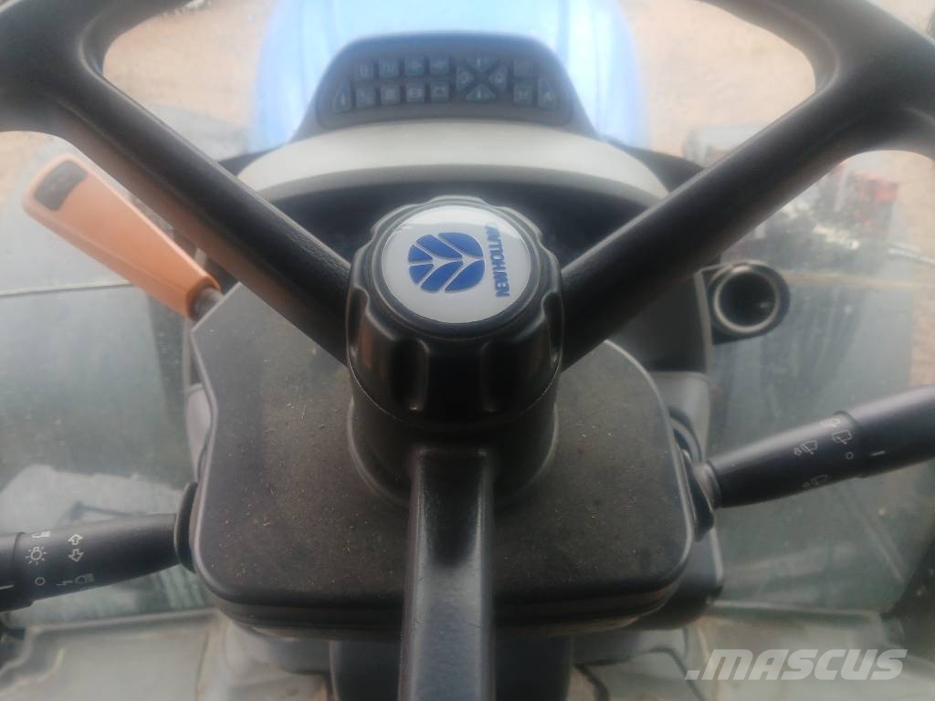 New Holland T7040PCE الجرارات