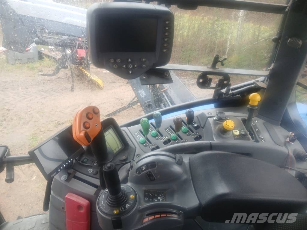 New Holland T7040PCE الجرارات