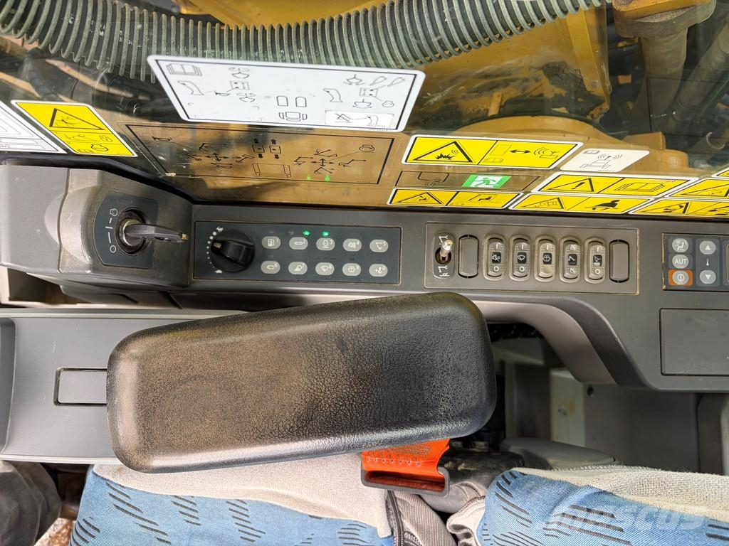 CAT 323FLN Bandgrävare