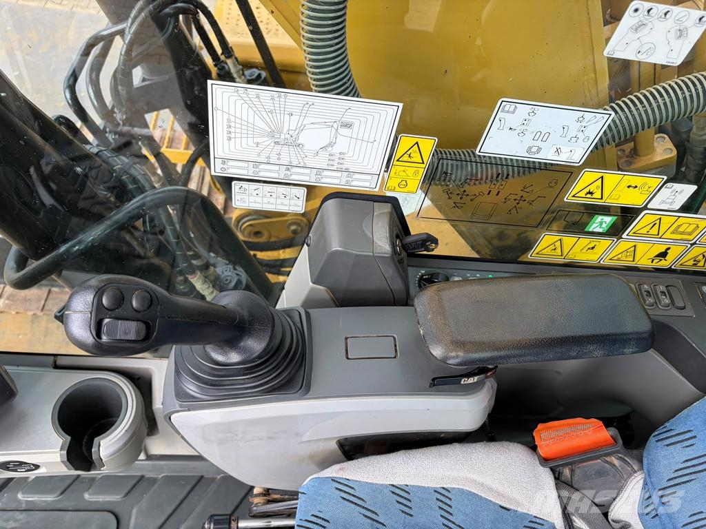 CAT 323FLN Bandgrävare