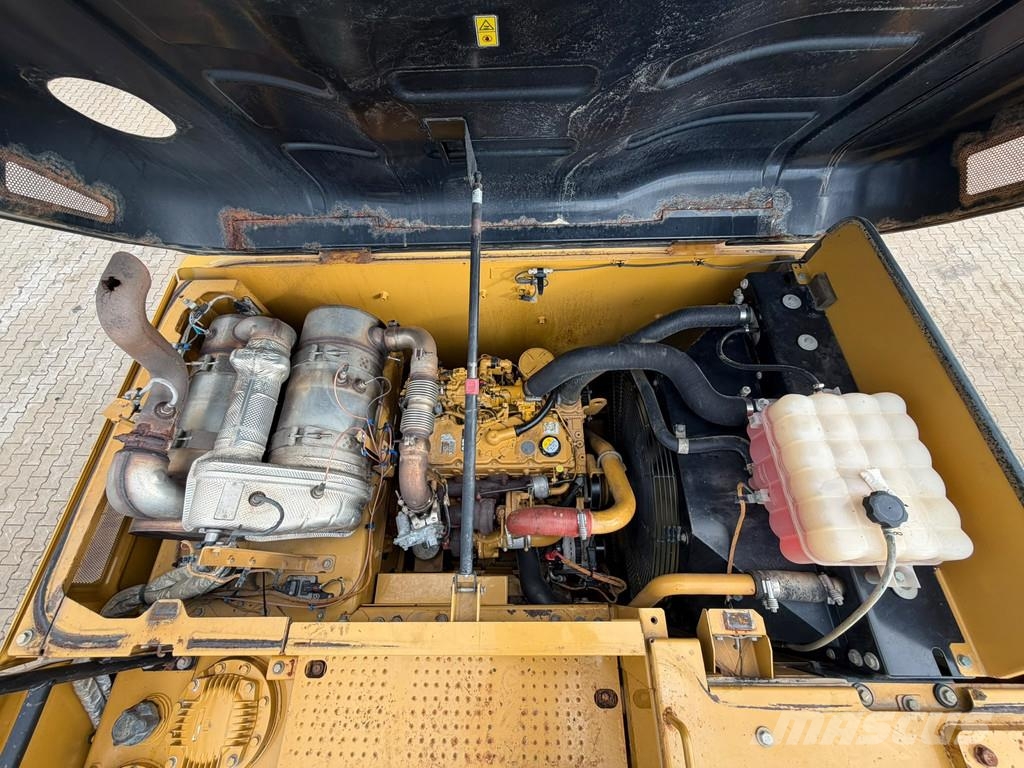 CAT 323FLN Bandgrävare