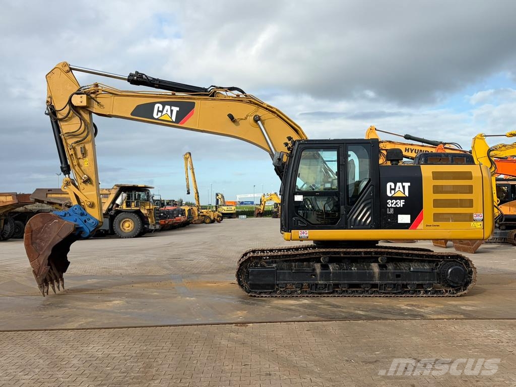 CAT 323FLN Bandgrävare