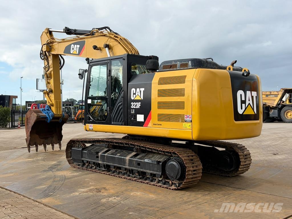 CAT 323FLN Bandgrävare