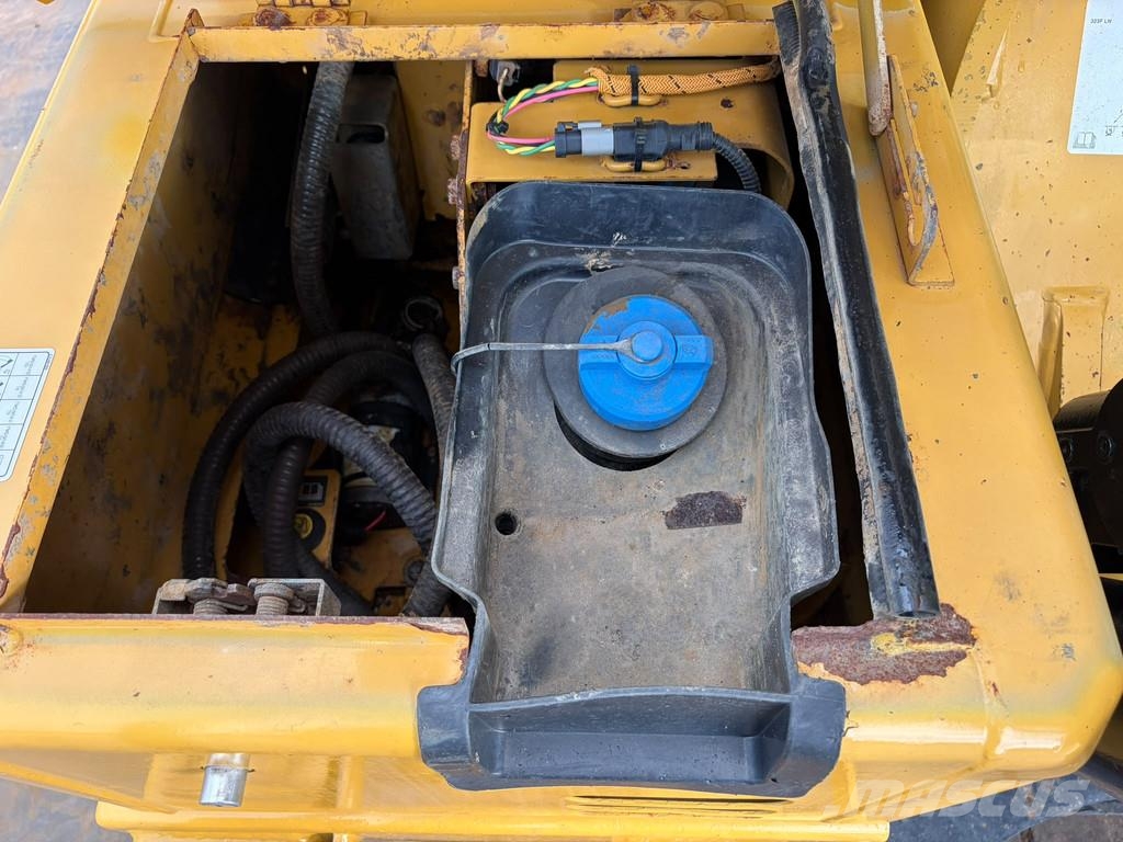 CAT 323FLN Bandgrävare
