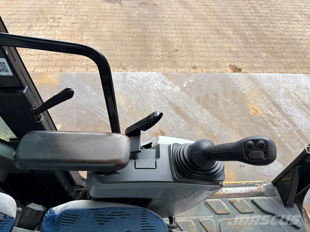 CAT 323FLN Bandgrävare