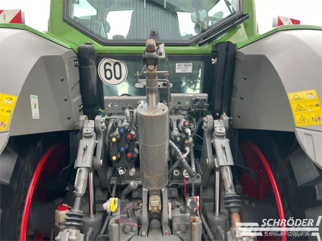 Fendt 828 S4 PROFI PLUS Traktori