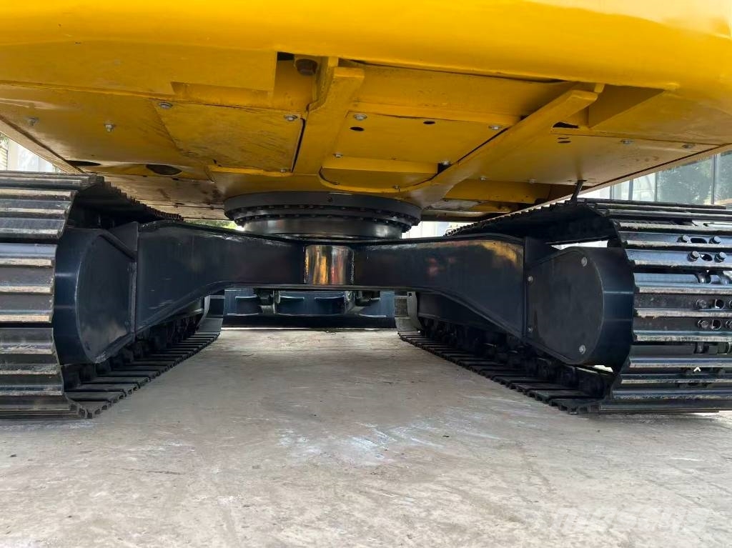 Komatsu PC 130-8 Paletli ekskavatörler