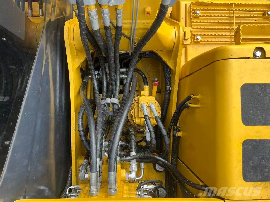 Komatsu PC 130-8 Paletli ekskavatörler