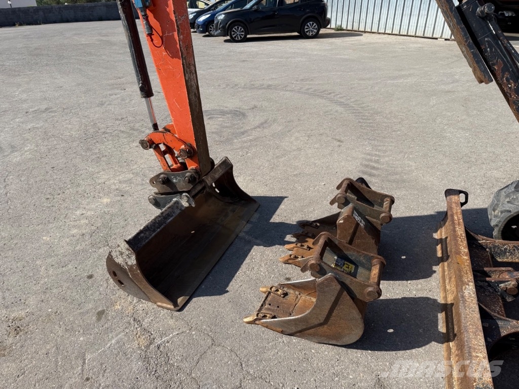 Hitachi ZX 26 U-5 Mini pelle < 7t