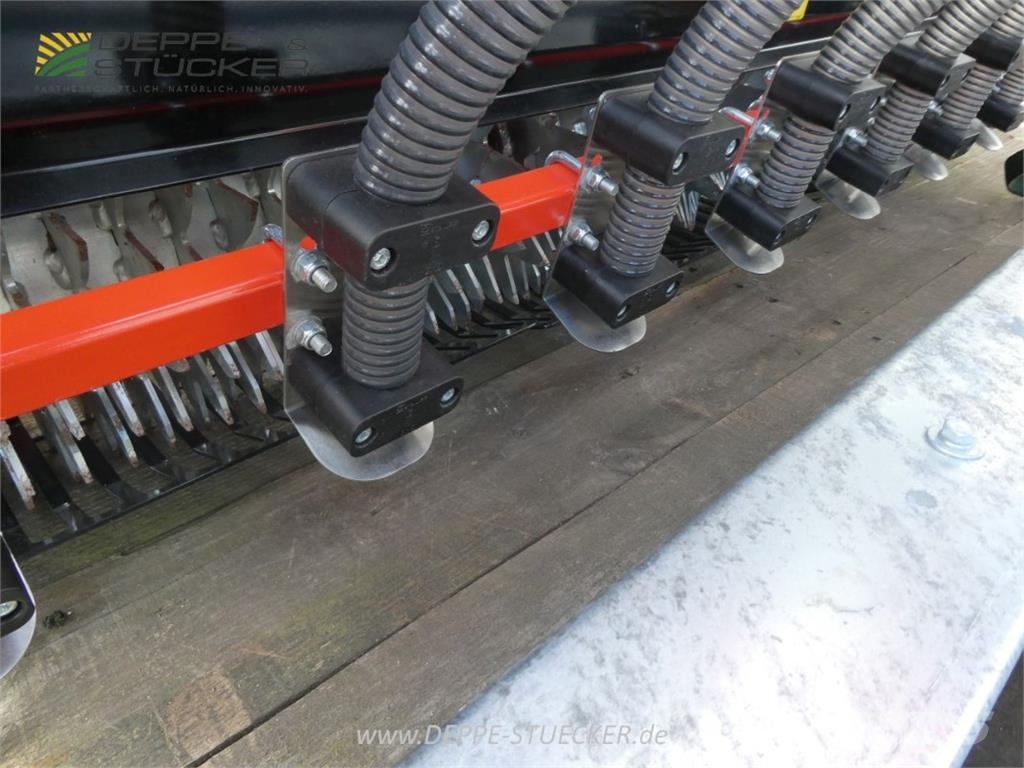 Wiedenmann Terra Float Air Nachssaatmaschine ماكينات زراعية - غير ذلك