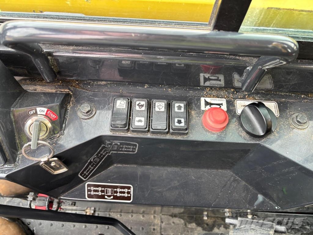 Yanmar C50R-5A TV Vikšrinė savivartė technika