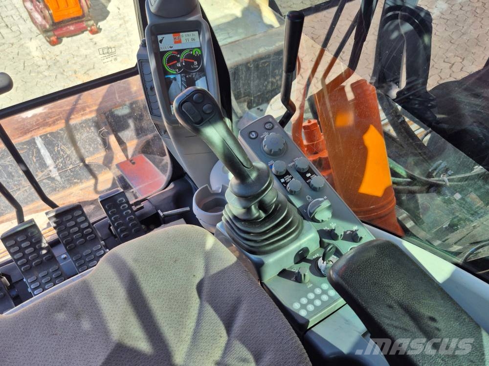 Hitachi ZX 225 US LC-6 Raupenbagger