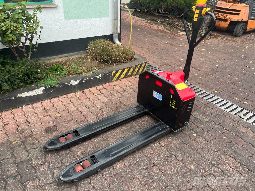 CHINEISE GYALOGKISÉRETŰ V-4262 Ηλεκτρικά παλετοφόρα με ιστό