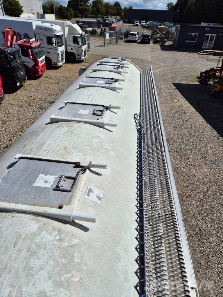 Jilko 4 akslet Silo trailer 40m3 Cisternos - priekabos