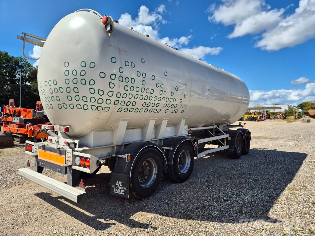 Jilko 4 akslet Silo trailer 40m3 Cisternos - priekabos