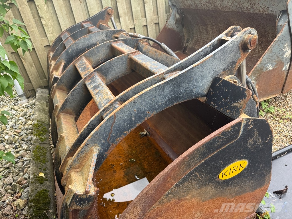 Manitou MLT 741 دلاء