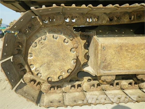 Hitachi EX100-3 حفارات زحافة