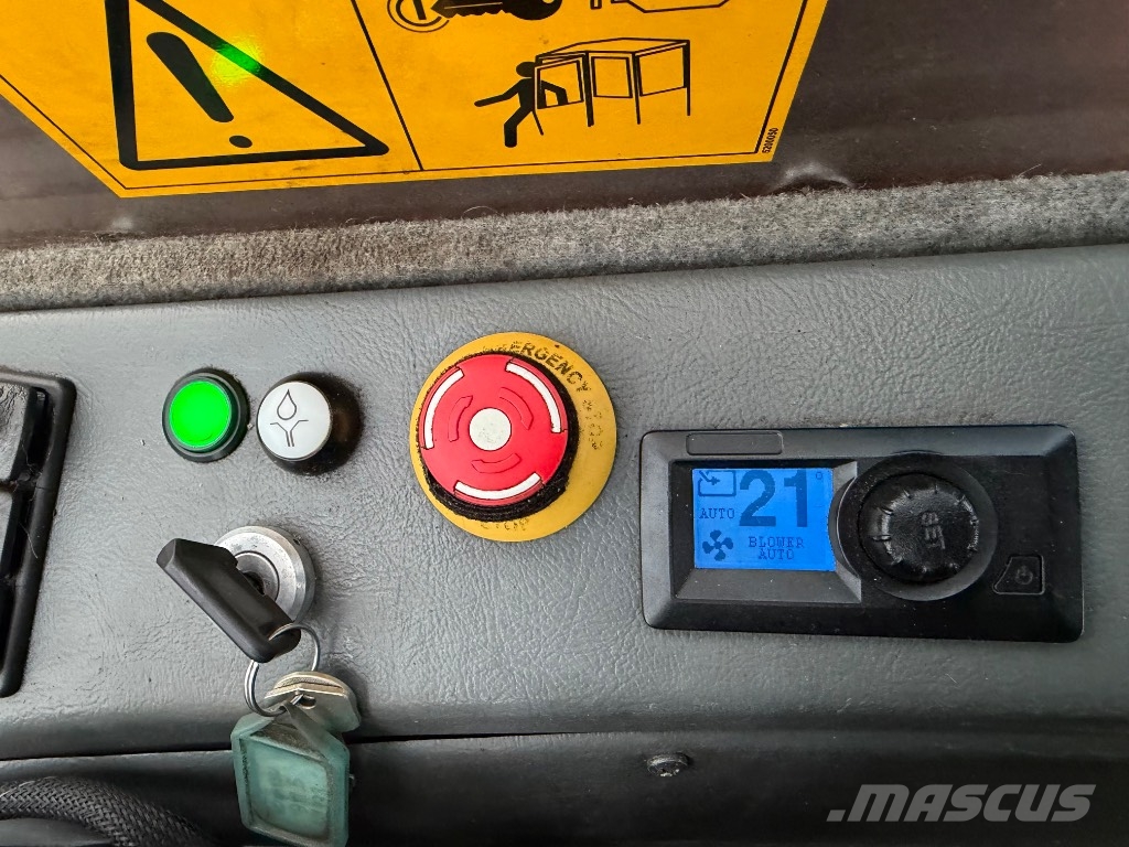 Komatsu 911.5 حصادات