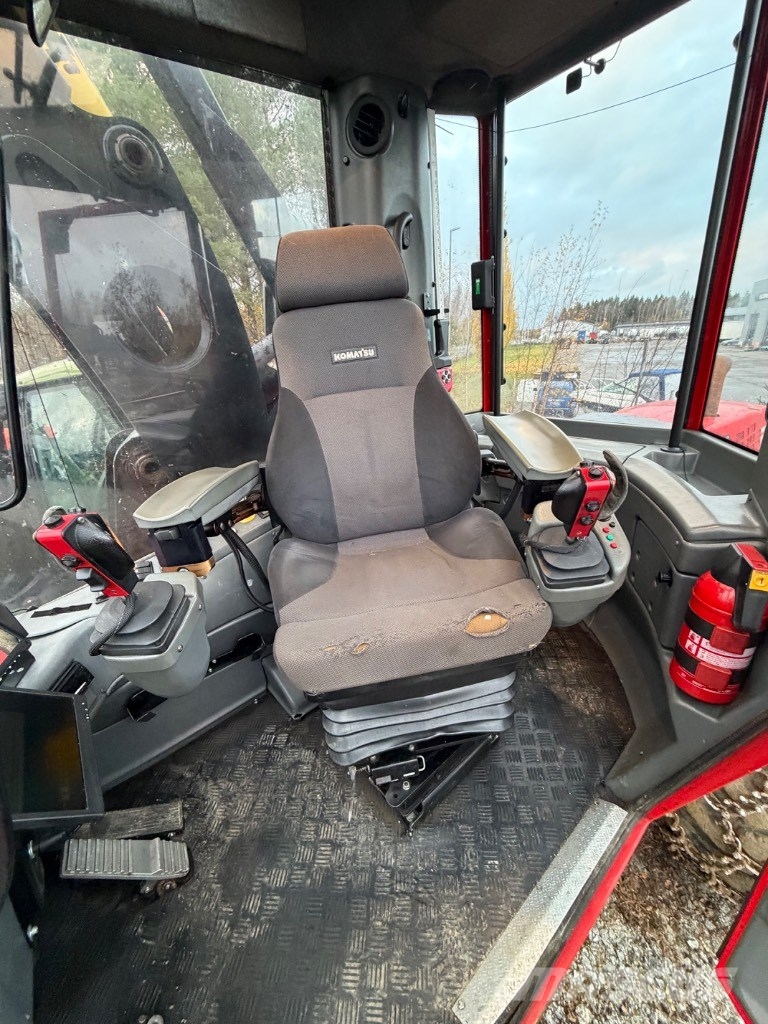 Komatsu 911.5 حصادات