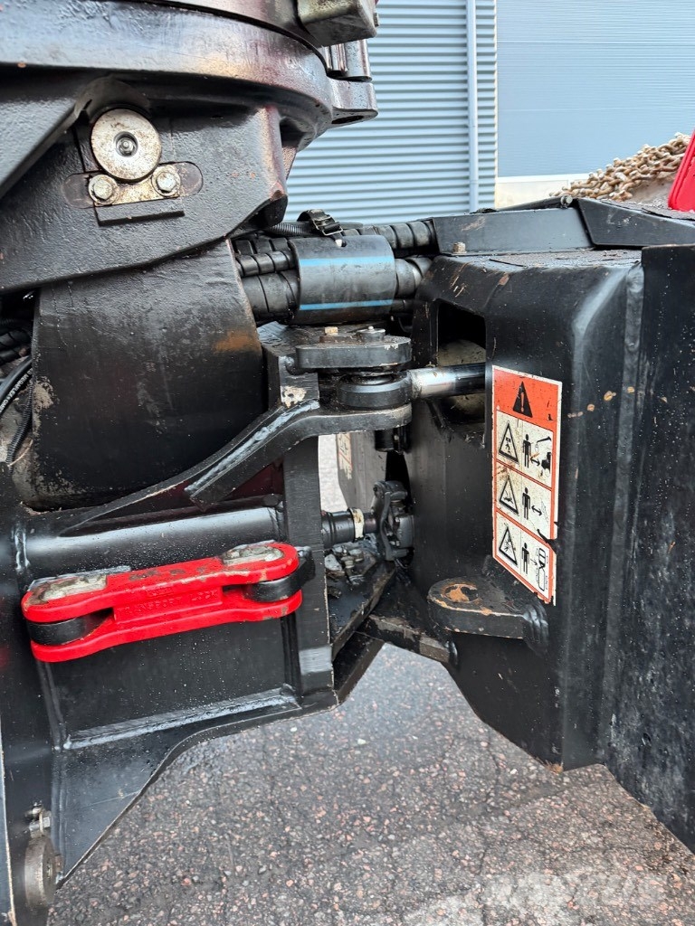 Komatsu 911.5 حصادات