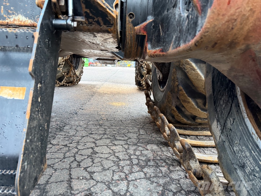 Komatsu 911.5 حصادات