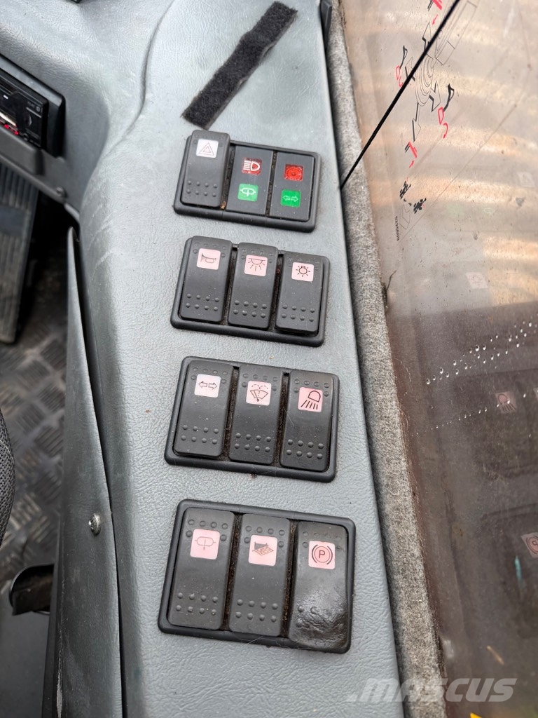 Komatsu 911.5 حصادات