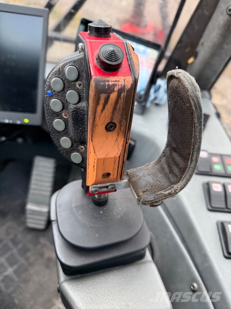 Komatsu 911.5 حصادات