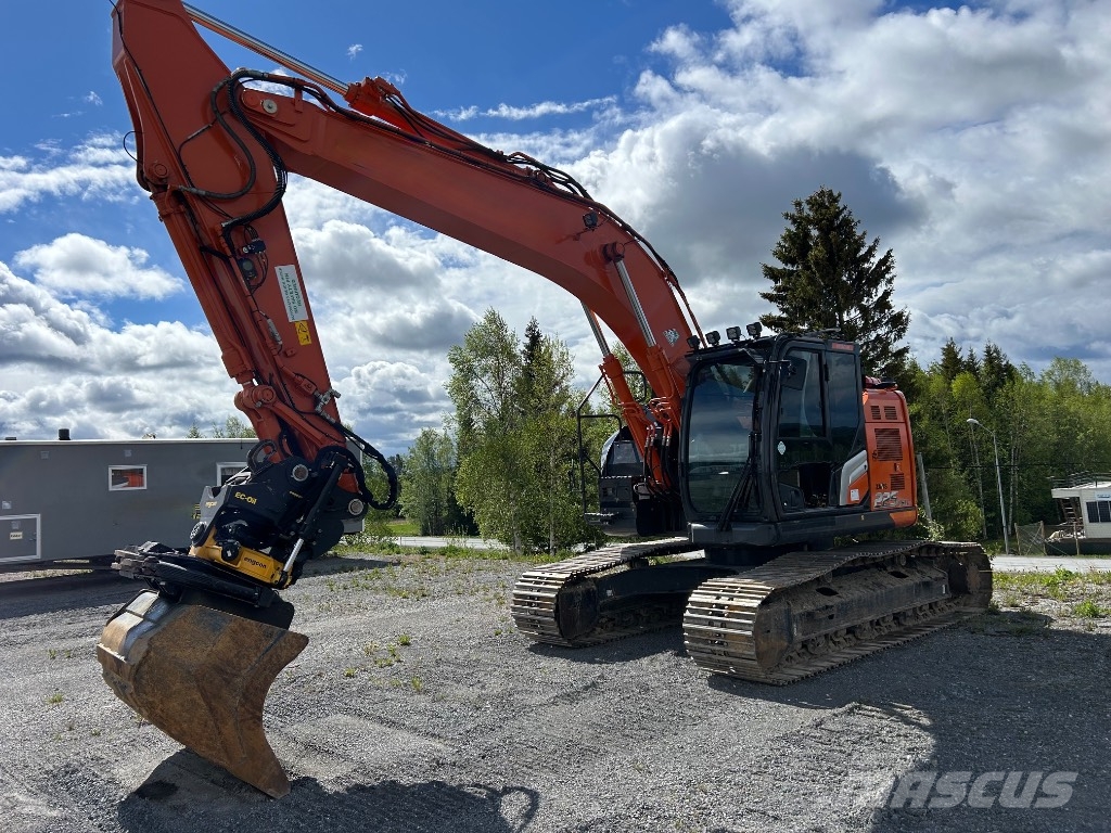 Hitachi ZX 225 USLC-7 Bandgrävare