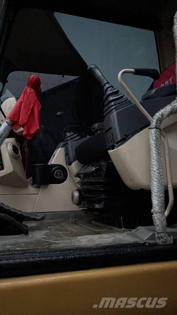 CAT 330 CL Kāpurķēžu ekskavatori
