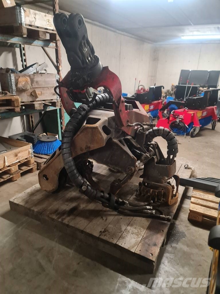 Komatsu C144 رؤوس حصادات