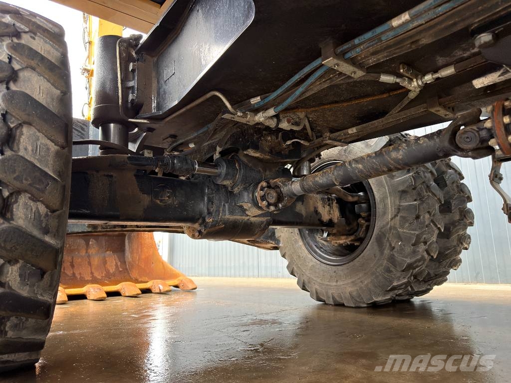 CAT M318F Pyöräkaivukoneet