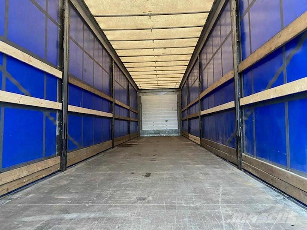 Schmitz Cargobull Trailer Curtainsider Lifting + Sliding Roof Straig نصف مقطورات بباب جانبي
