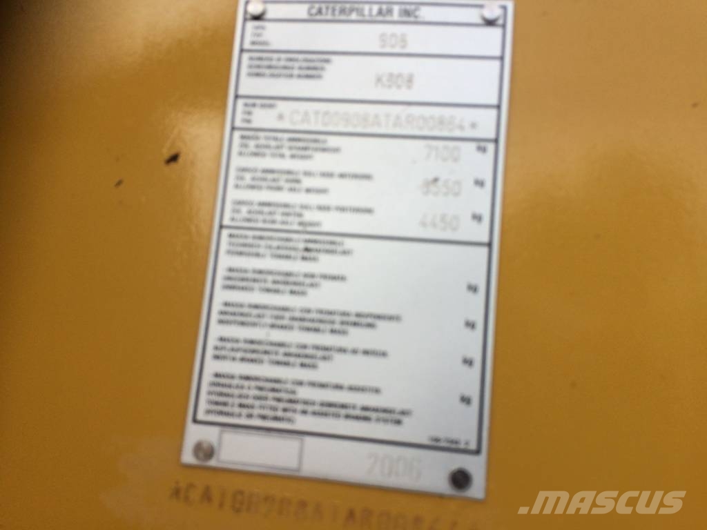CAT 908 Iekrāvēji uz riteņiem