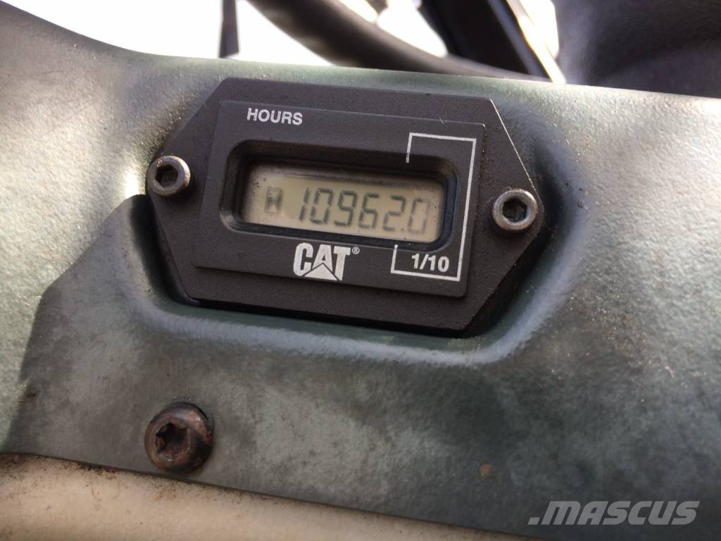 CAT 908 Iekrāvēji uz riteņiem