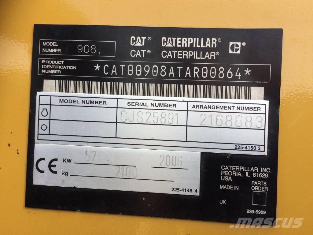 CAT 908 Iekrāvēji uz riteņiem