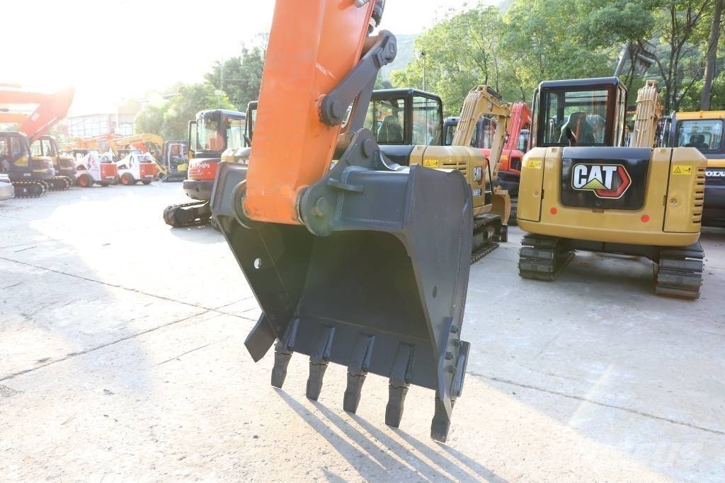 Develon DX205 Верижен екскаватор
