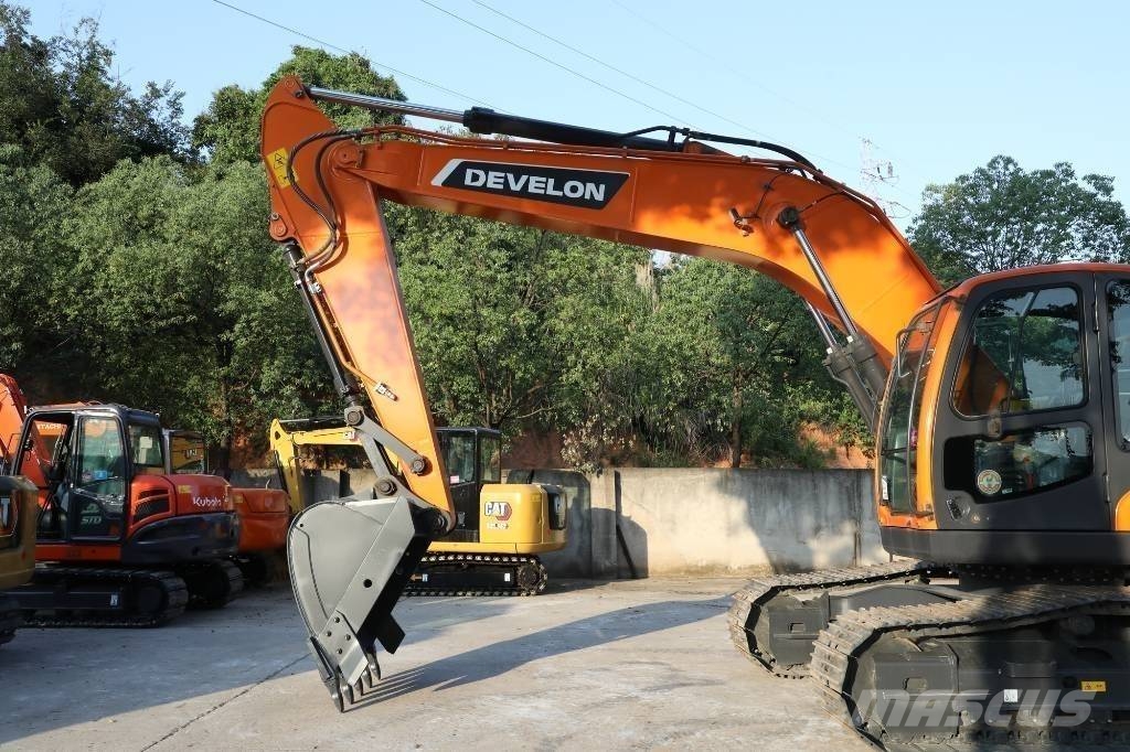 Develon DX205 Верижен екскаватор
