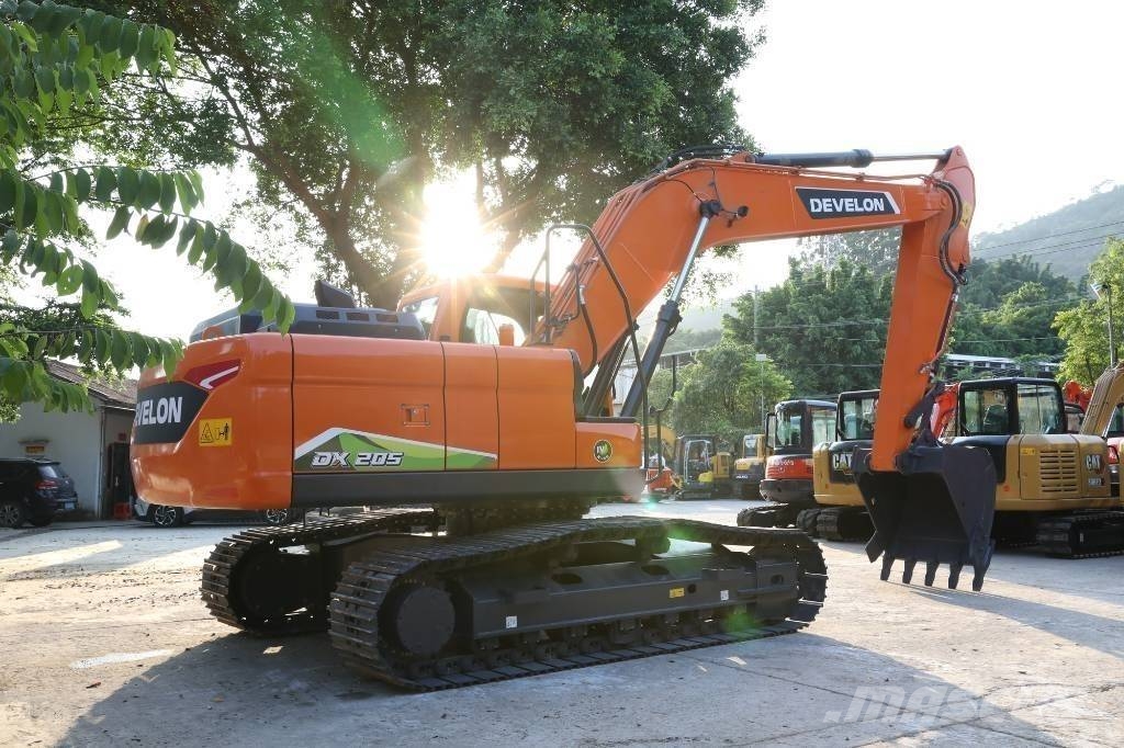 Develon DX205 Верижен екскаватор