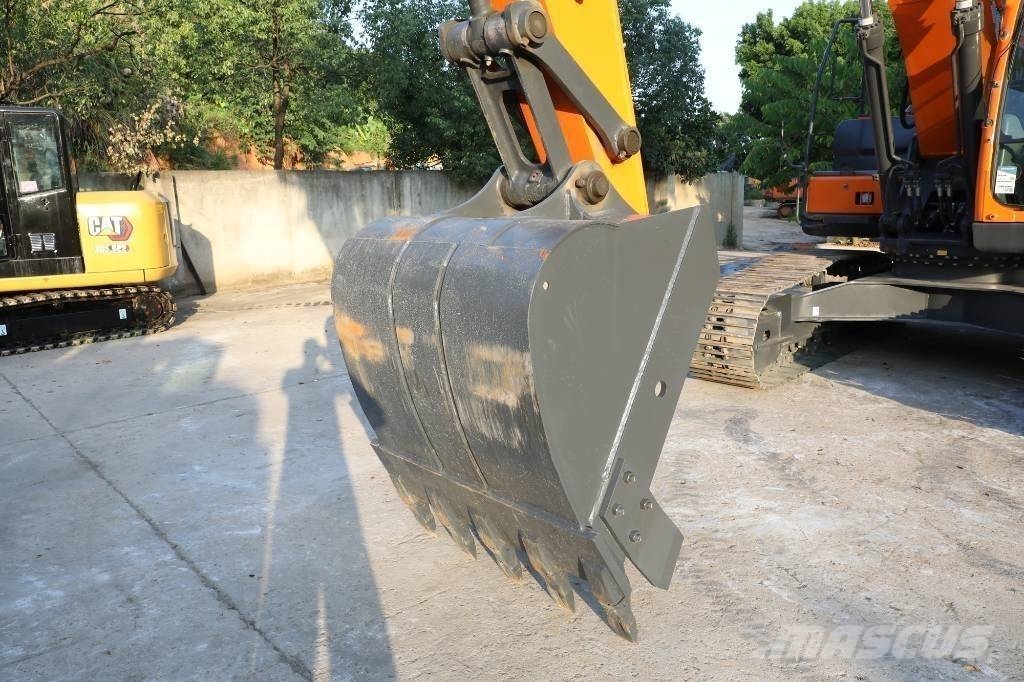 Develon DX205 Верижен екскаватор