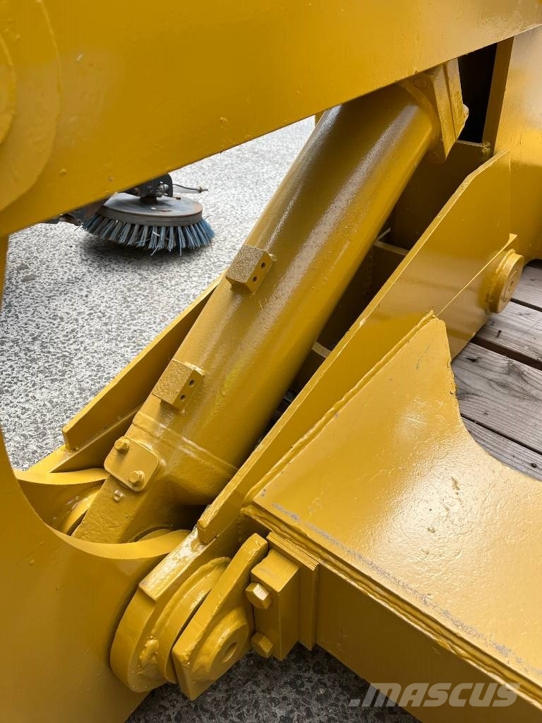 CAT CAT ripper fits D7F D7G, 4/5 multi shank Wegopbrekers