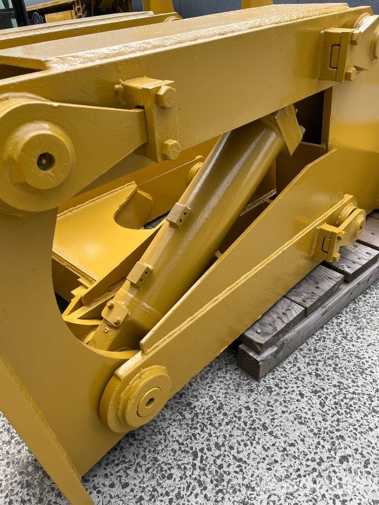 CAT CAT ripper fits D7F D7G, 4/5 multi shank Wegopbrekers
